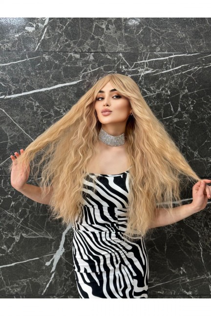 Perçemli Karamel Yoğun Dalgalı Peruk Model Perçemli Karamel Yoğun Dalgalı Peruk Model