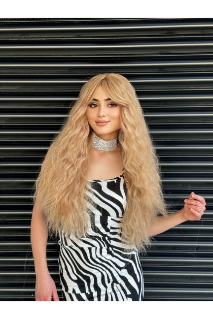 Perçemli Karamel Yoğun Dalgalı Peruk Model Perçemli Karamel Yoğun Dalgalı Peruk Model